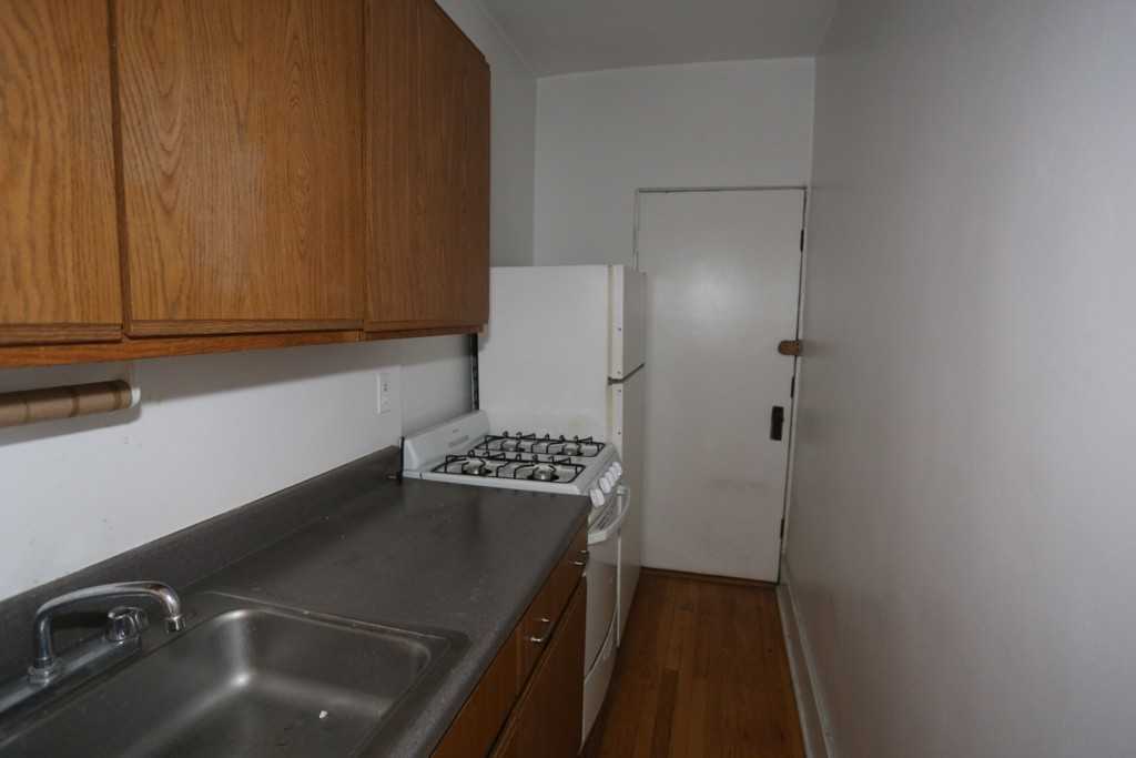 955 W Cornelia Ave #3B - Photo 2 of 16