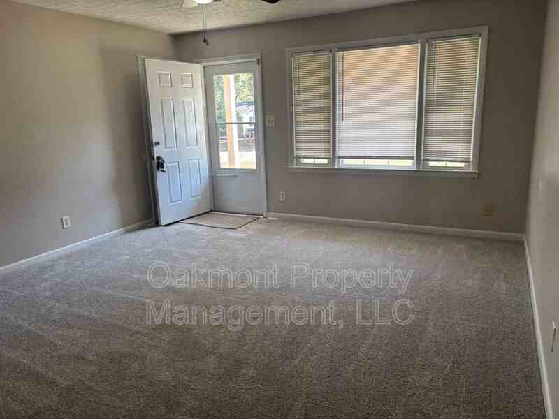 970 Lisa Ave - Photo 3 of 14