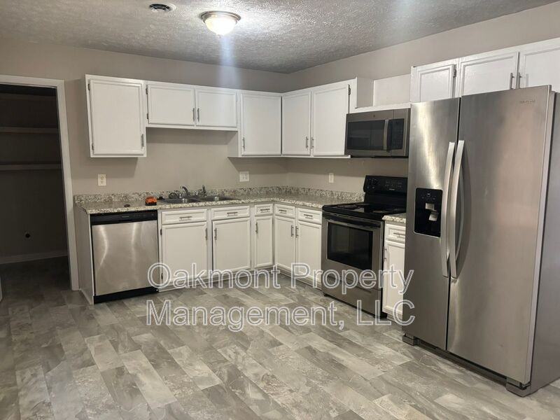 970 Lisa Ave - Photo 5 of 14