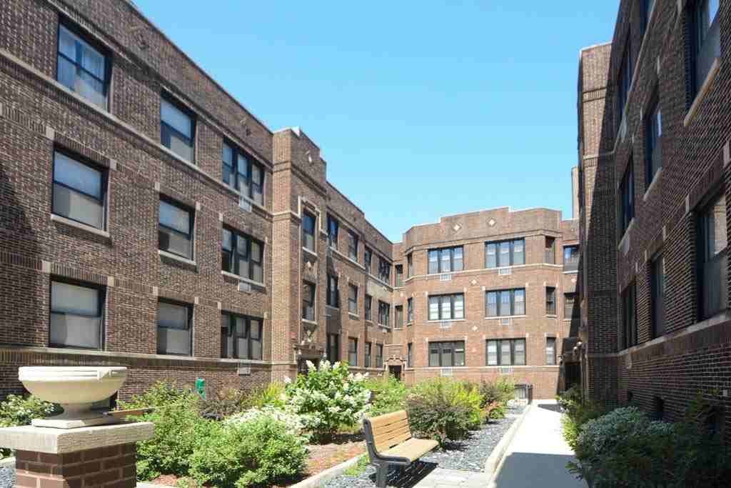 744 W Addison St #3W