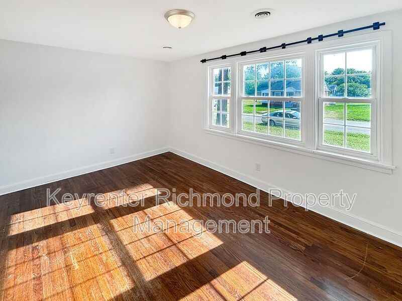 4608 Chipoax Ave - Photo 3 of 10