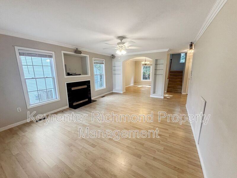 7607 Blue Cedar Dr - Photo 2 of 17