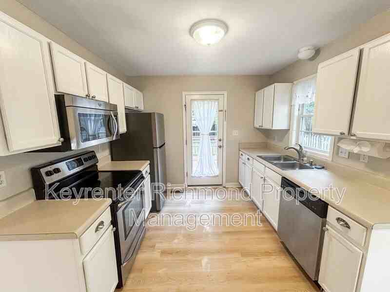 7607 Blue Cedar Dr - Photo 5 of 17