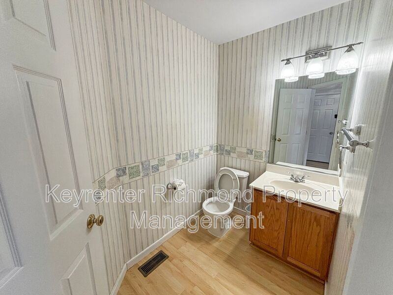 7607 Blue Cedar Dr - Photo 7 of 17