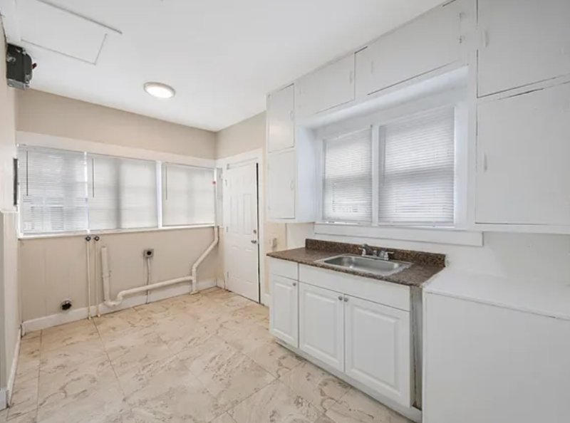 548 Woodlawn St - Photo 6 of 34