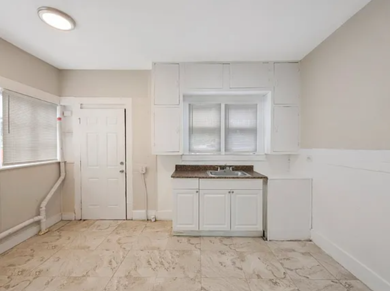 548 Woodlawn St - Photo 7 of 34