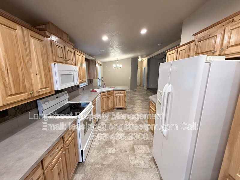 209 N 9th St - Photo 3 of 25