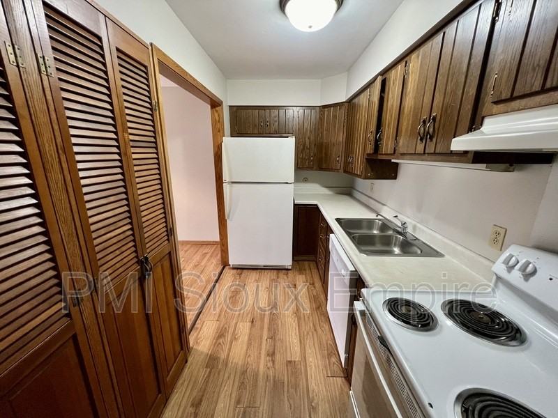 2508 S Cliff Ave - Photo 4 of 6
