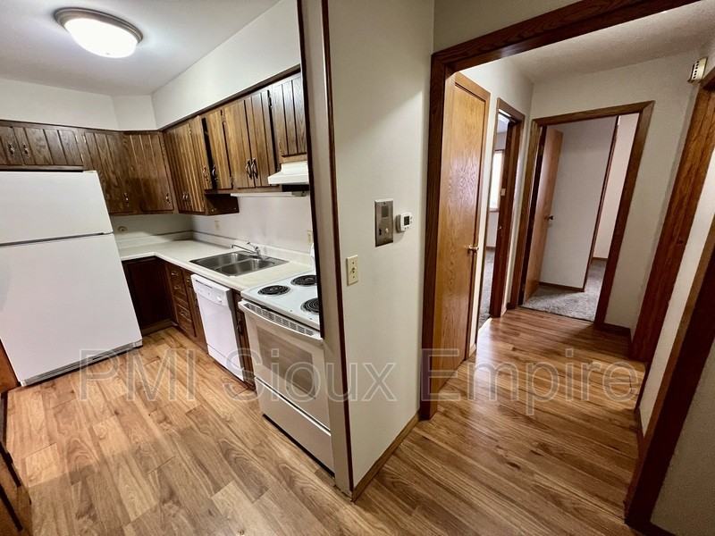 2508 S Cliff Ave - Photo 5 of 6