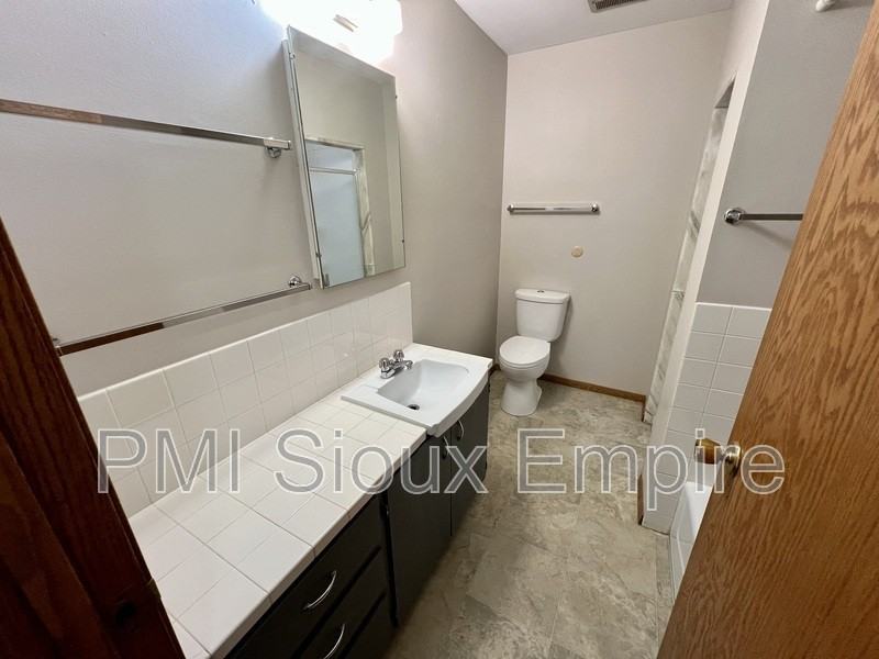 2508 S Cliff Ave - Photo 6 of 6