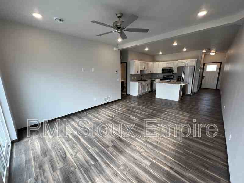 3405 S Chalice Pl - Photo 4 of 19