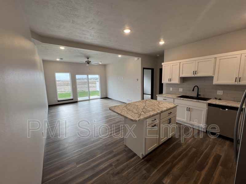 3405 S Chalice Pl - Photo 5 of 19