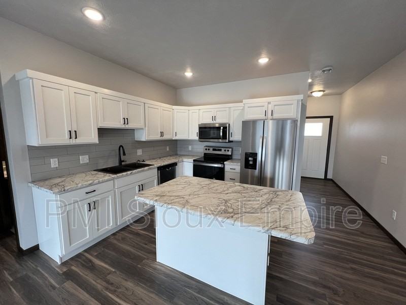 3405 S Chalice Pl - Photo 6 of 19