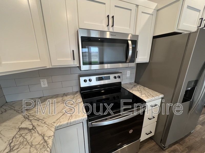 3405 S Chalice Pl - Photo 7 of 19