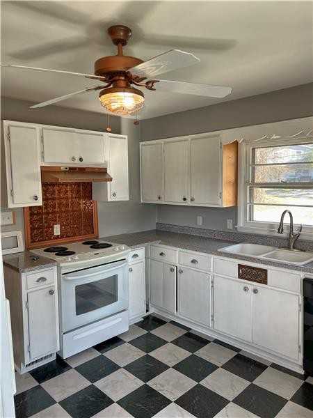 536 Middle St - Photo 3 of 10
