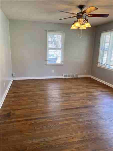 536 Middle St - Photo 7 of 10