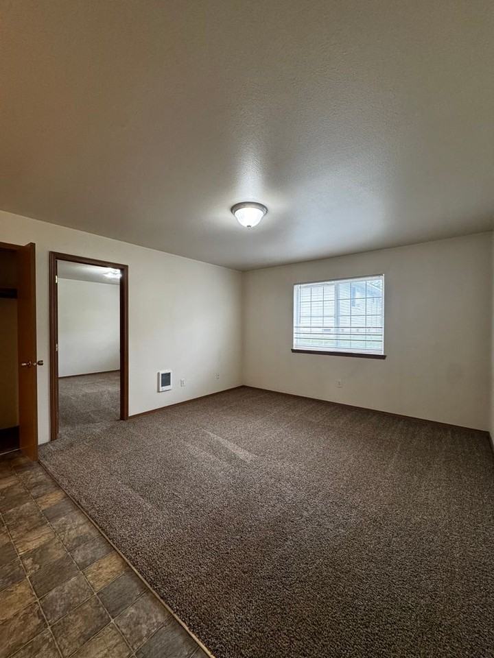 Glacier Apartments - Photo 2 of 8