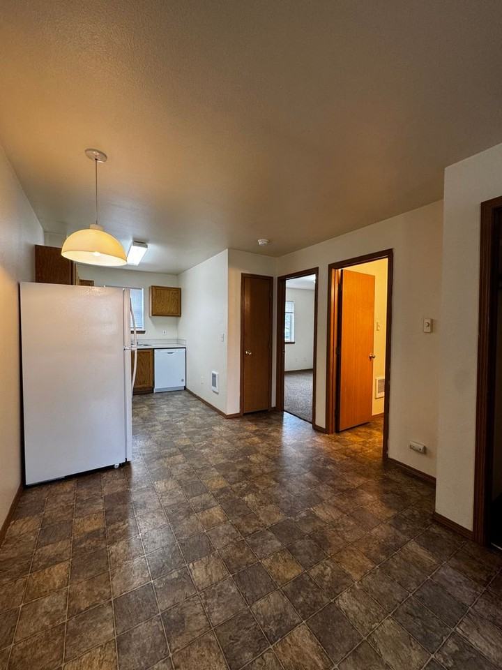 Glacier Apartments - Photo 3 of 8