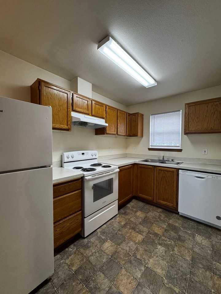 Glacier Apartments - Photo 5 of 8