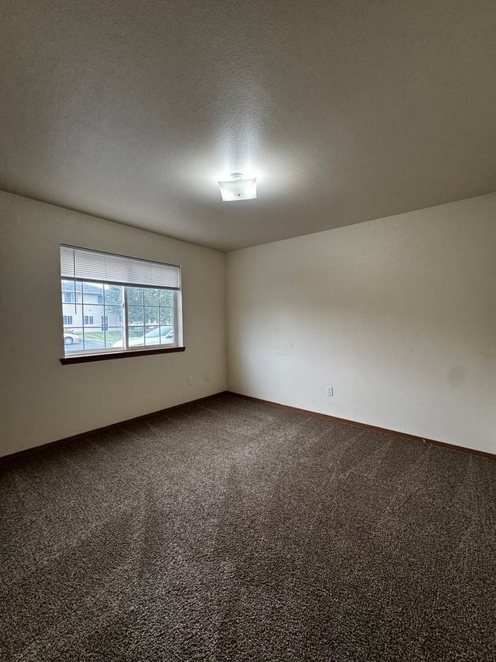 Glacier Apartments - Photo 6 of 8