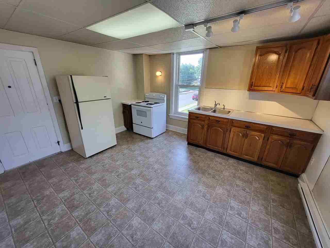 45 E High St - Photo 5 of 6