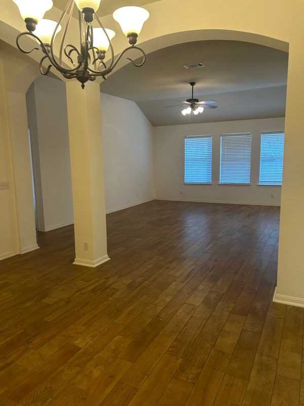 19009 Leigh Ln - Photo 3 of 18