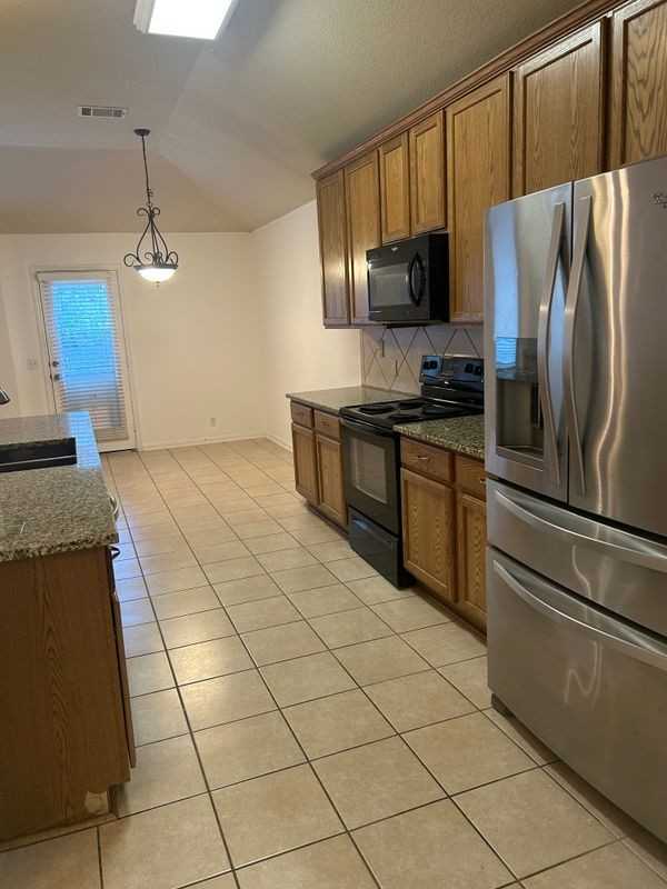 19009 Leigh Ln - Photo 4 of 18