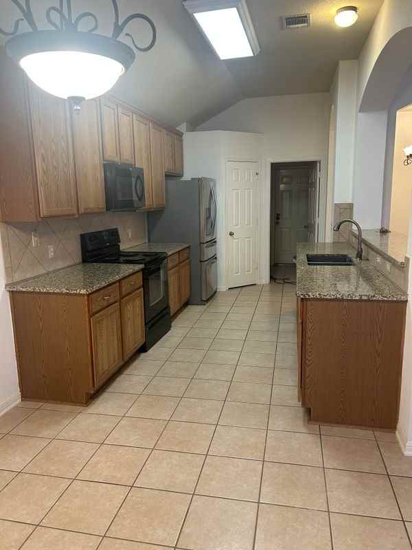 19009 Leigh Ln - Photo 5 of 18
