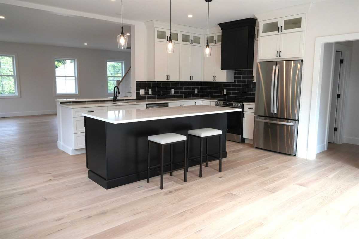 48 Main St - Photo 4 of 38