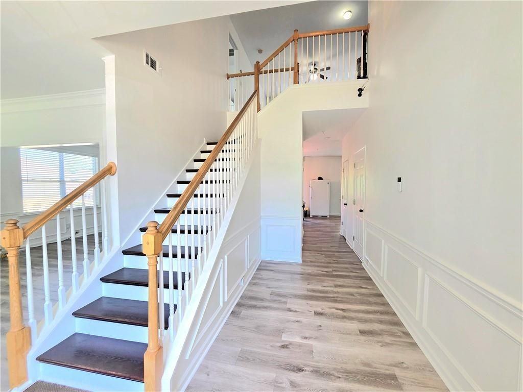 1140 Foxcroft Dr - Photo 5 of 50