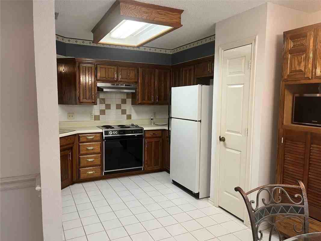 7640 Grassland Dr - Photo 3 of 10