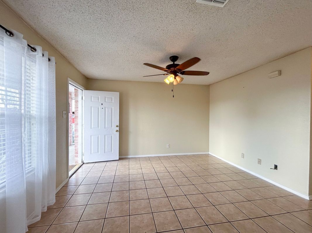 1019 E Olive St ##3 - Photo 2 of 15