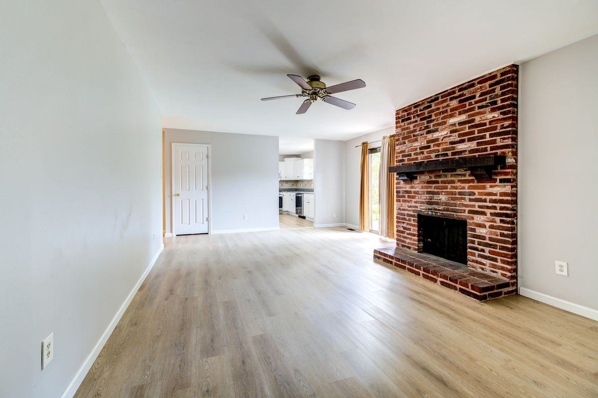 12732 Glenage Dr - Photo 3 of 27