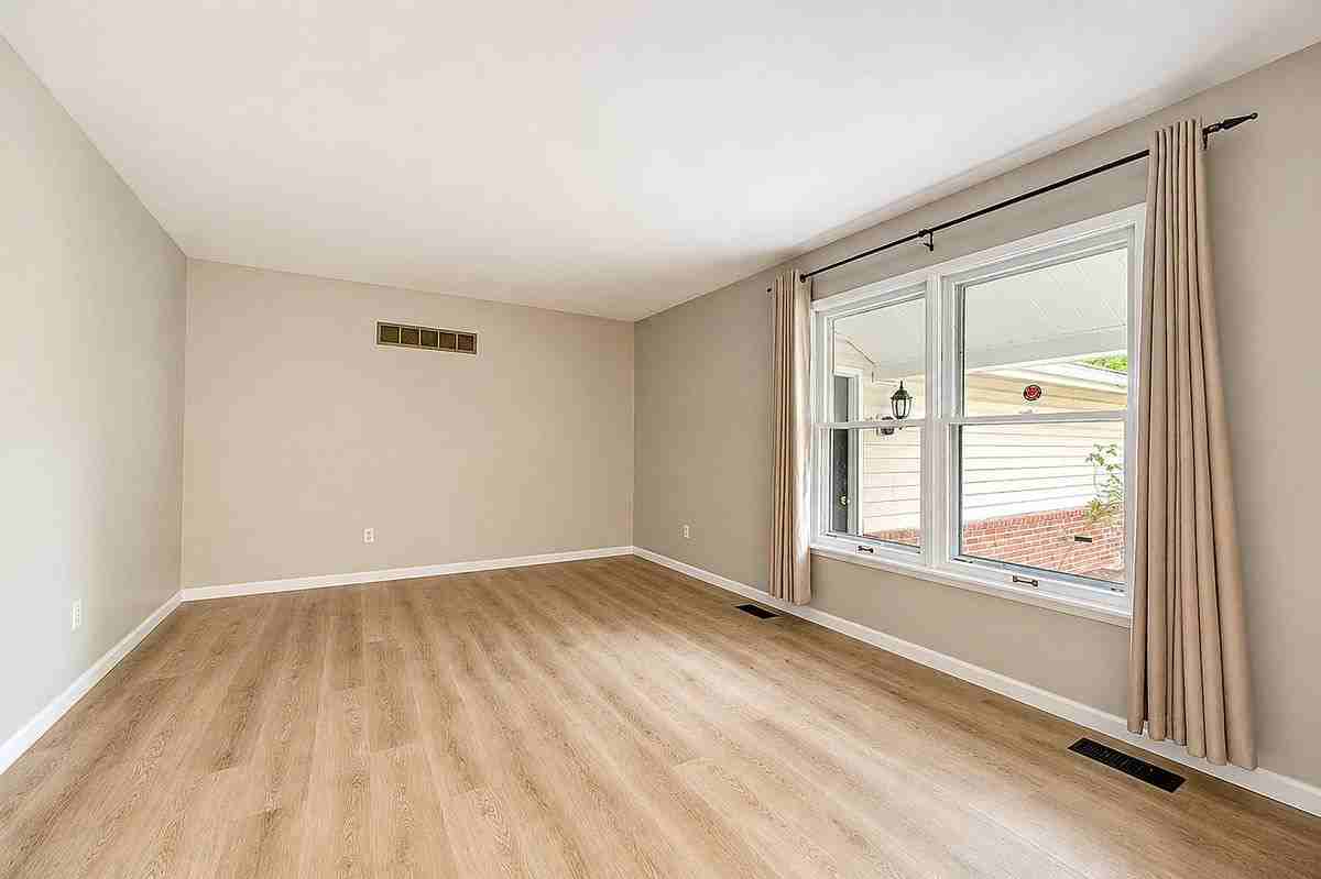 12732 Glenage Dr - Photo 4 of 27
