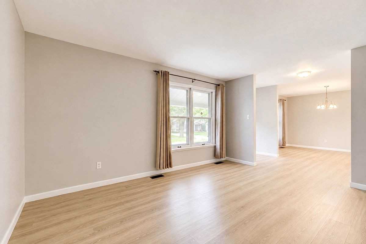12732 Glenage Dr - Photo 5 of 27