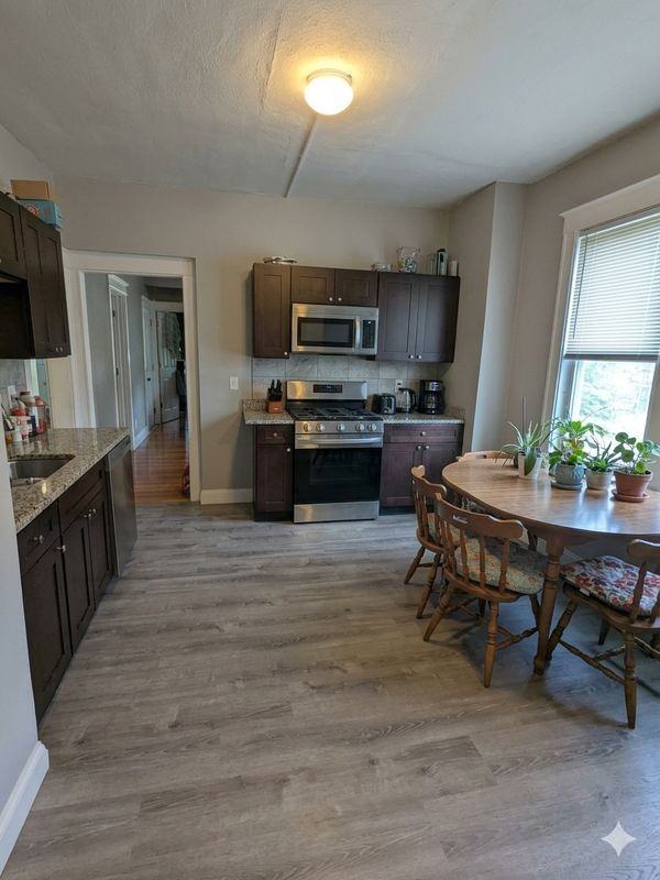 190 Enfield St - Photo 2 of 10