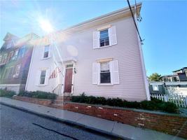 featured image of 13 Holland St ##1