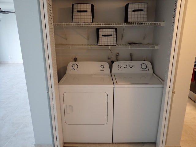 106 Lake Emerald Dr ##401 - Photo 4 of 16