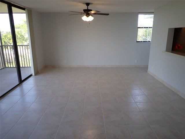 106 Lake Emerald Dr ##401 - Photo 6 of 16