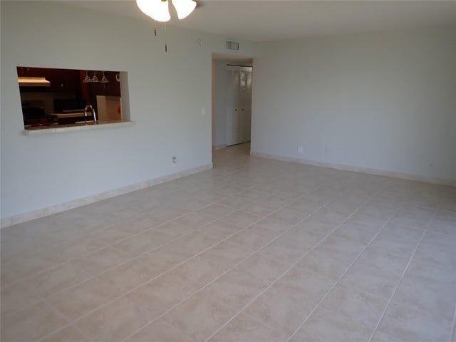 106 Lake Emerald Dr ##401 - Photo 7 of 16