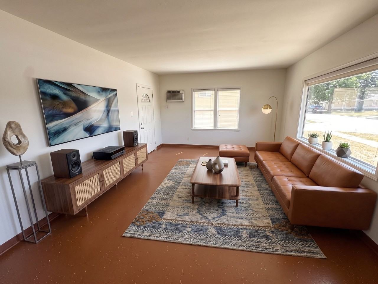 1822 Hillhurst Ave - Photo 5 of 20