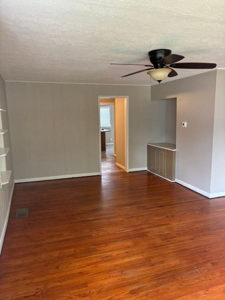 1003 N Woodburn Ave - Photo 5 of 20