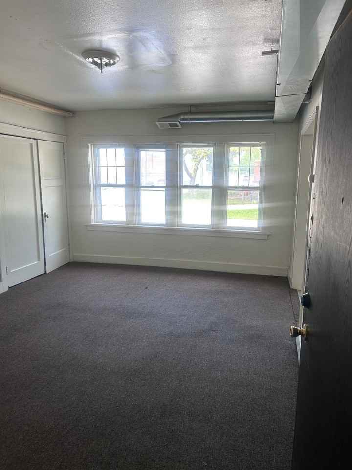 Affordable 1BR Apartment in Milwaukee - Photo 2 of 9