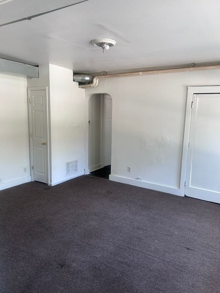 Affordable 1BR Apartment in Milwaukee - Photo 3 of 9