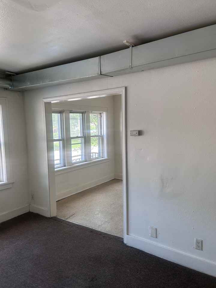 Affordable 1BR Apartment in Milwaukee - Photo 4 of 9