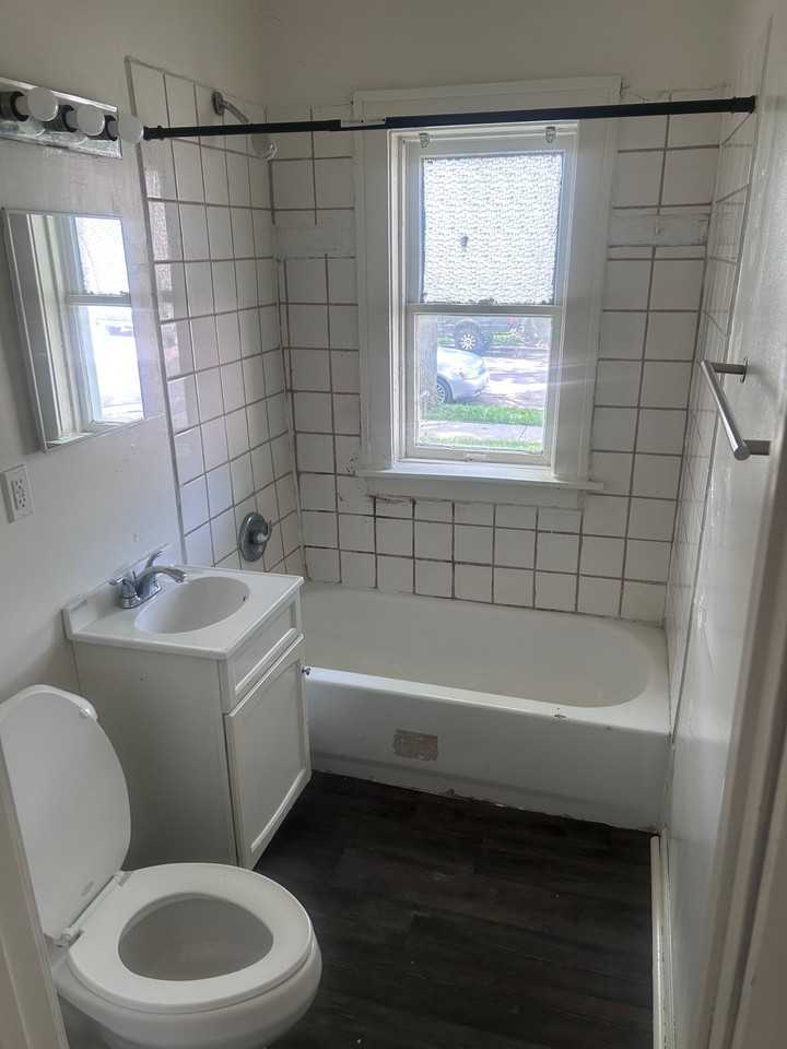 Affordable 1BR Apartment in Milwaukee - Photo 7 of 9