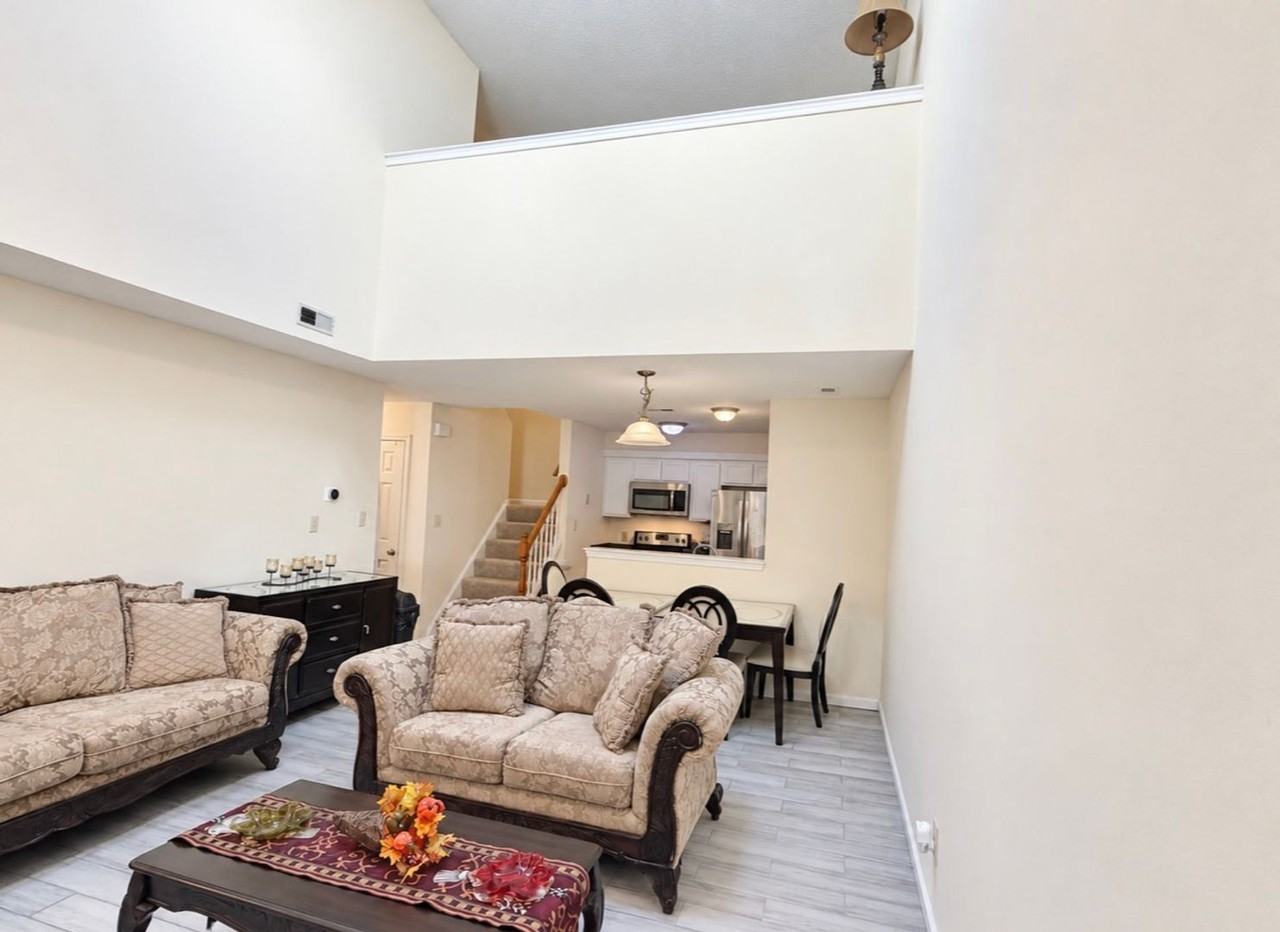 355 Lees Mill Dr - Photo 5 of 22