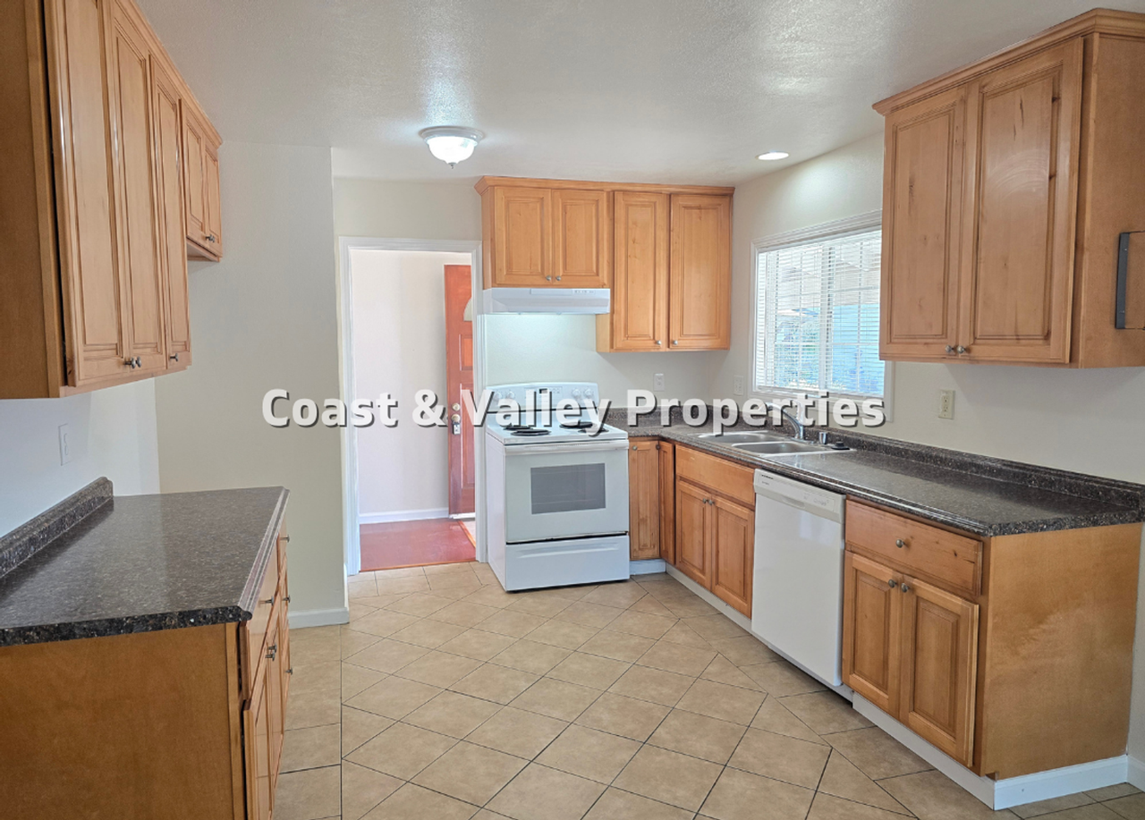 1939 Arcadia Cir - Photo 4 of 12