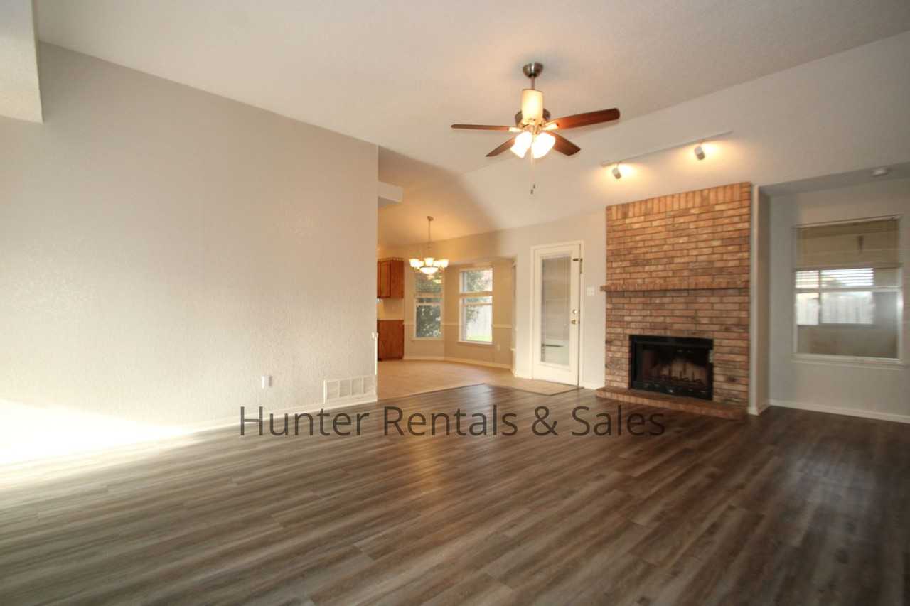 4001 Tallwood Dr - Photo 3 of 24