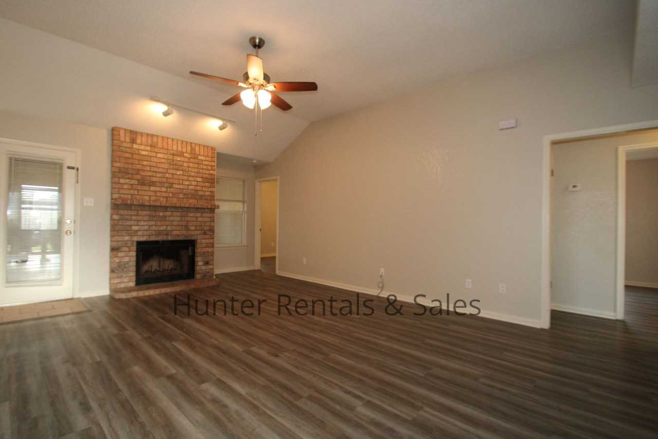 4001 Tallwood Dr - Photo 4 of 24